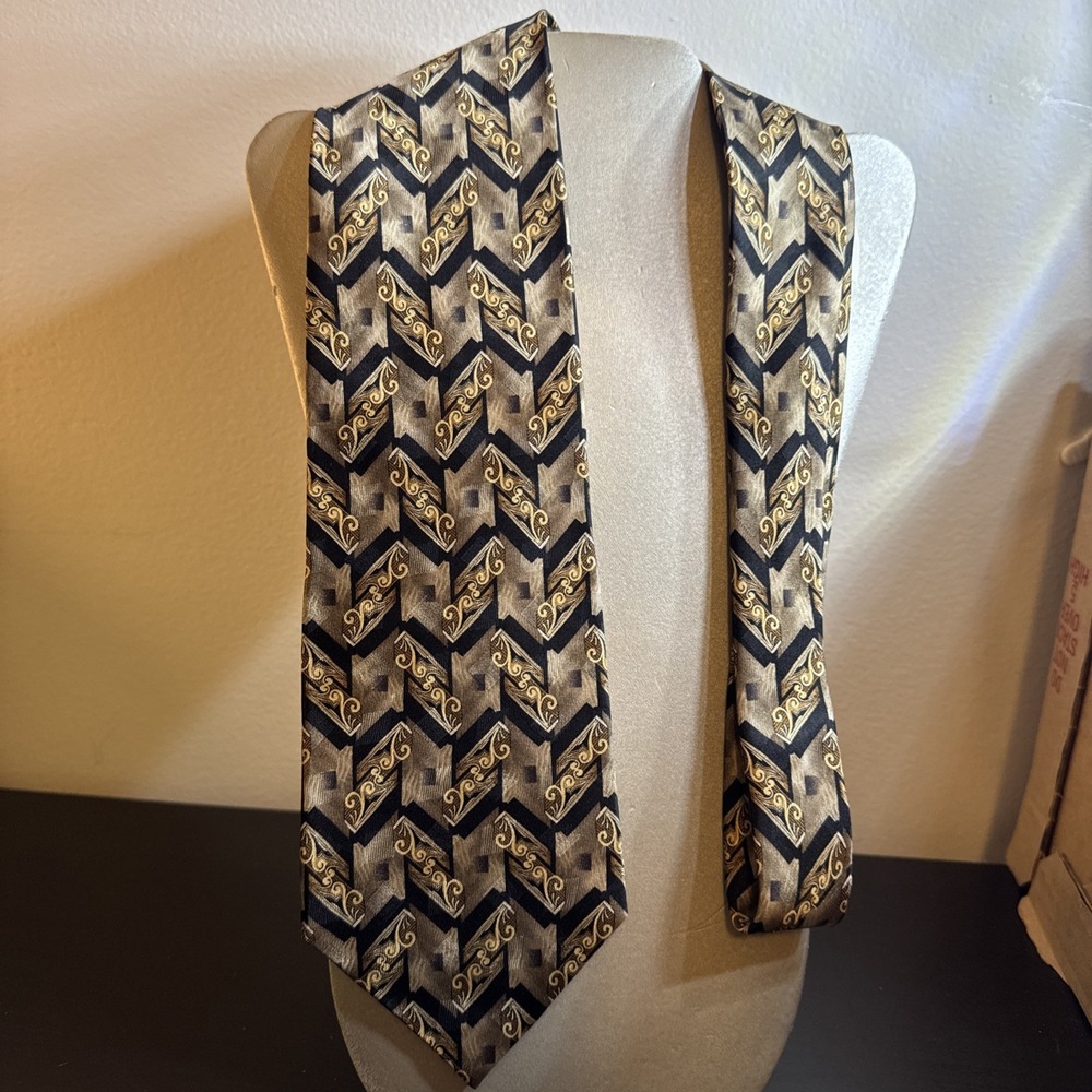 Pierre Cardin Silver Gold Black‎ Classic 58" X 4" Tie T126